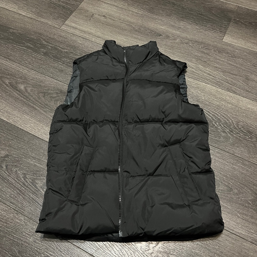 Old Navy Boys black Puffer Vest - Picture 1 of 2